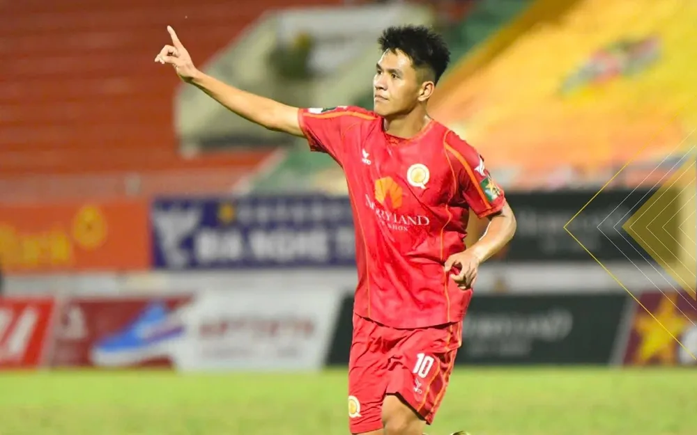 Cầu thủ Nguyễn Đức Hữu ăn mừng bàn thắng ghi cho Quy Nhơn United 