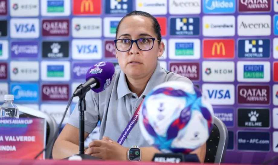 HLV Amelia Valverde của đội tuyển nữ Ấn Độ đánh giá cao các đồng nghiệp Việt Nam. ẢNH: AFC 