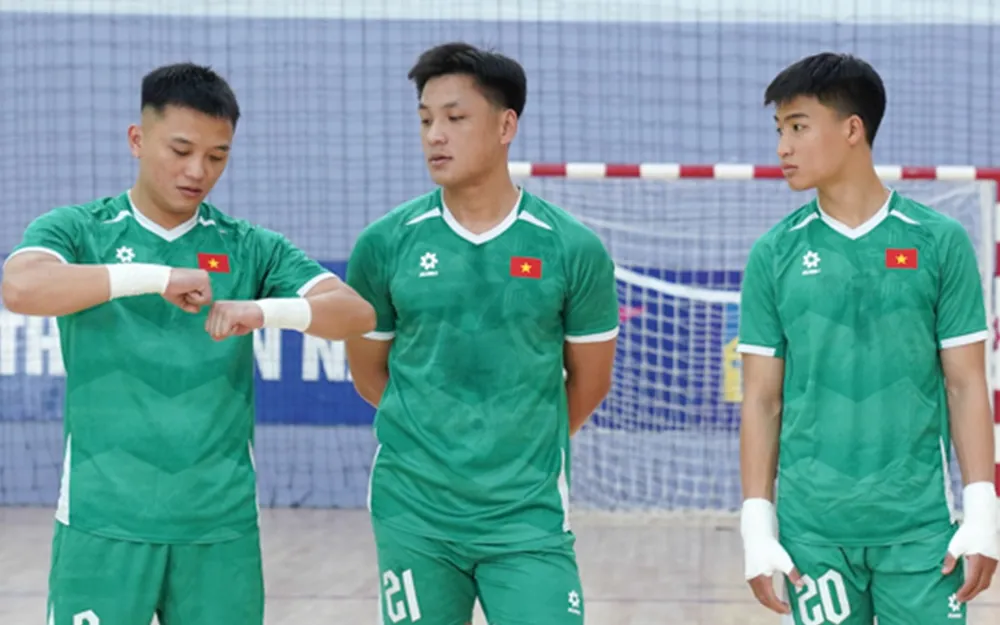 Thủ môn Hồ Văn Ý (giữa) trở lại đội tuyển futsal Việt Nam sau đúng 1 năm. ẢNH: PHAN HỒNG 