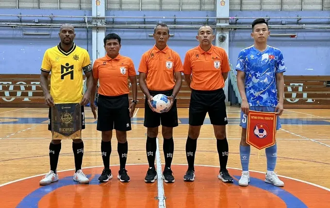 Đội tuyển futsal Việt Nam cầm hòa CLB futsal của Thái Lan là Blackpearl. ẢNH: ANH TRẦN 