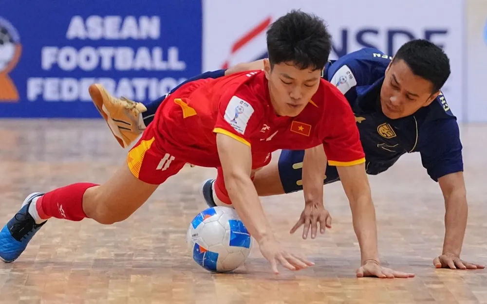 Đội tuyển futsal Việt Nam và Thái Lan đã cống hiến cho khán giả trận cầu hấp dẫn. ẢNH: FAT 