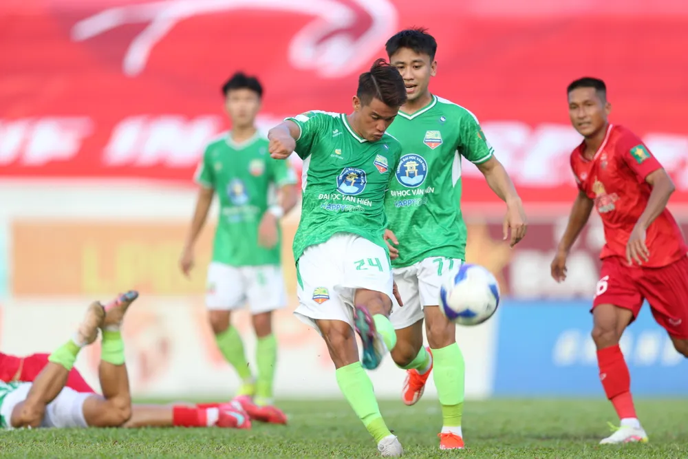 Các cầu thủ Đại học Văn Hiến gây ấn tượng tại Giải hạng Nhất quốc gia 2025-2026. ẢNH: DŨNG PHƯƠNG 