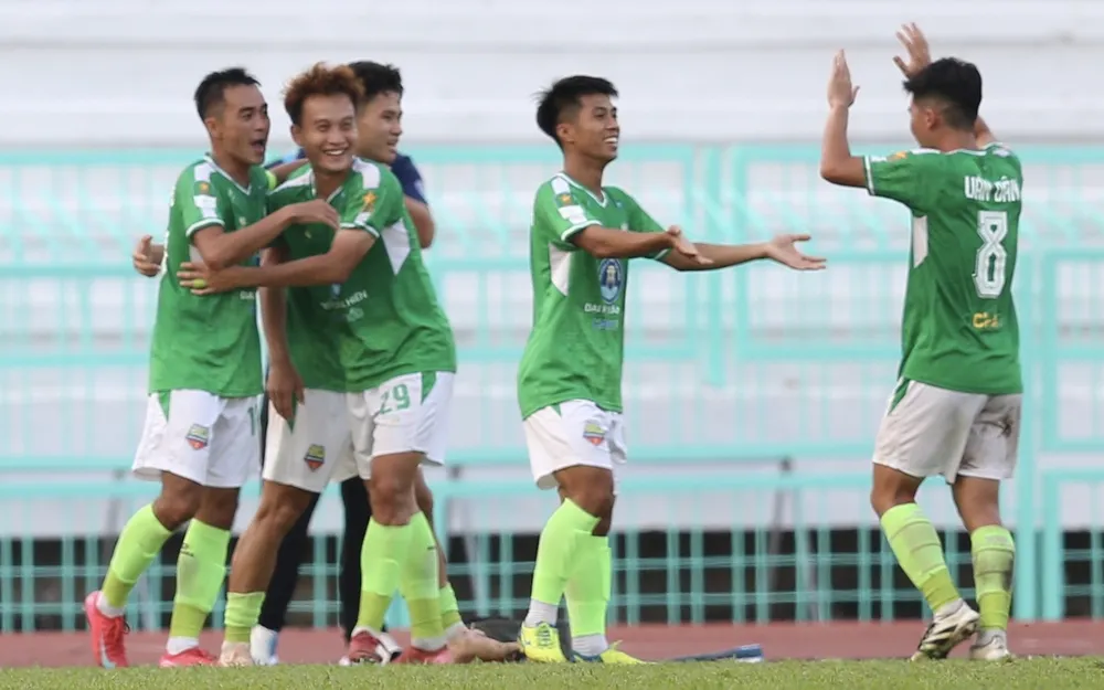 Các cầu thủ Đại học Văn Hiến đang thi đấu thăng hoa tại Giải hạng Nhất quốc gia 2025-2026. ẢNH: VPF 