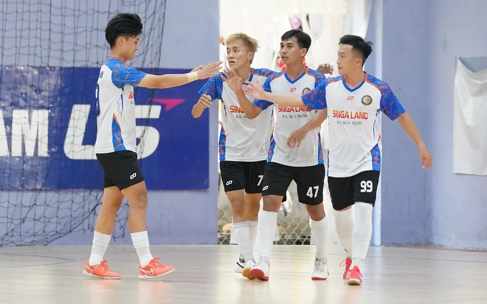 Futsal Phước Long Xây dựng Minh Cảnh đầy chật vật mới vượt qua vòng bảng Đại hội TDTT TPHCM 2026. ẢNH: QUỐC KHANH 