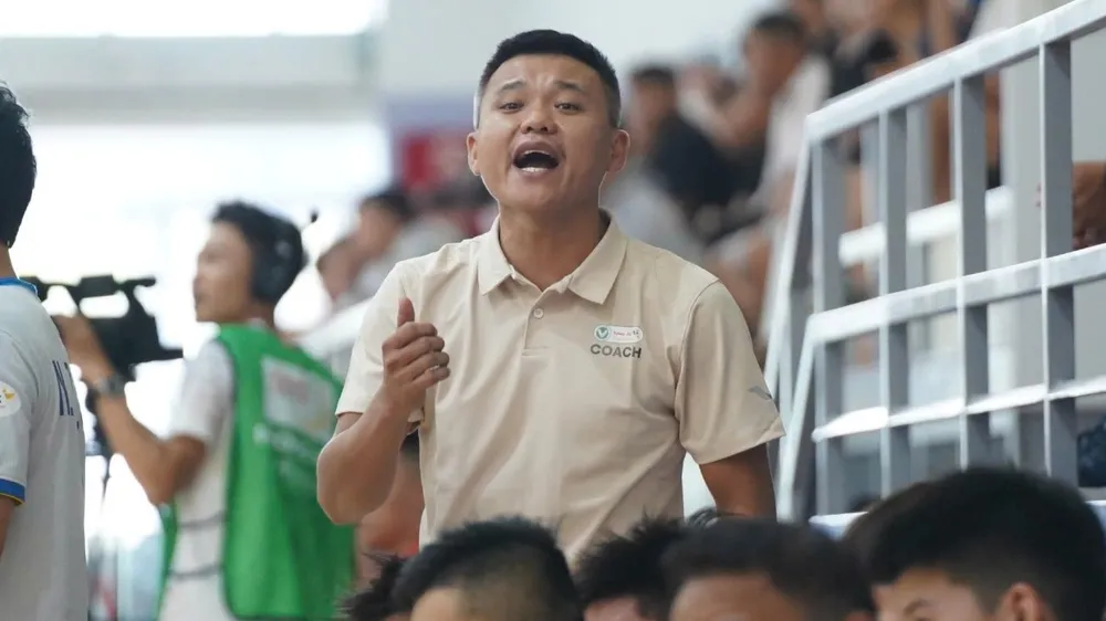 HLV Khổng Đình Hùng chia tay Sahako FC để tiếp quản CLB futsal Trẻ TPHCM. ẢNH: QUỐC KHANH