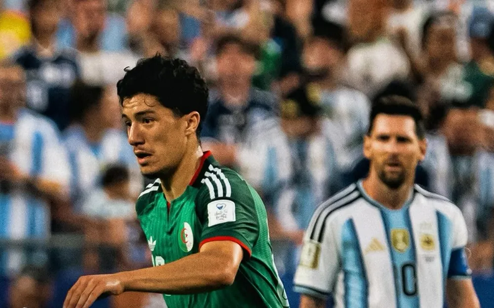 Tuyển thủ Algeria gốc Việt Ibrahim Maza đối đầu với Messi ở trận ra quân World Cup 2026. ẢNH: FIFA 