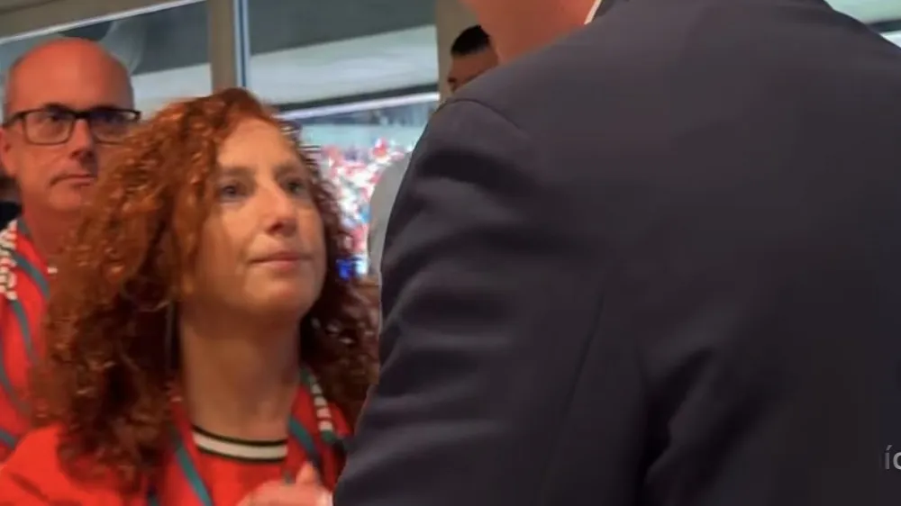 Cha mẹ của cố tiền đạo Diogo Jota nghẹn ngào khi gặp Chủ tịch FIFA Gianni Infantino