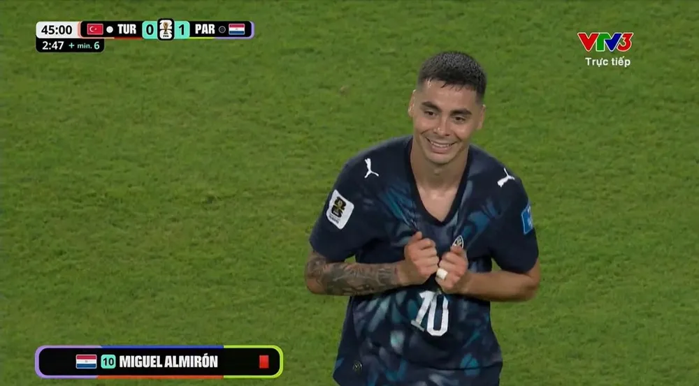 Tiền vệ Miguel Almiron của Paraguay nhận tấm thẻ đỏ lịch sử tại World Cup 2026. ẢNH: VTV 