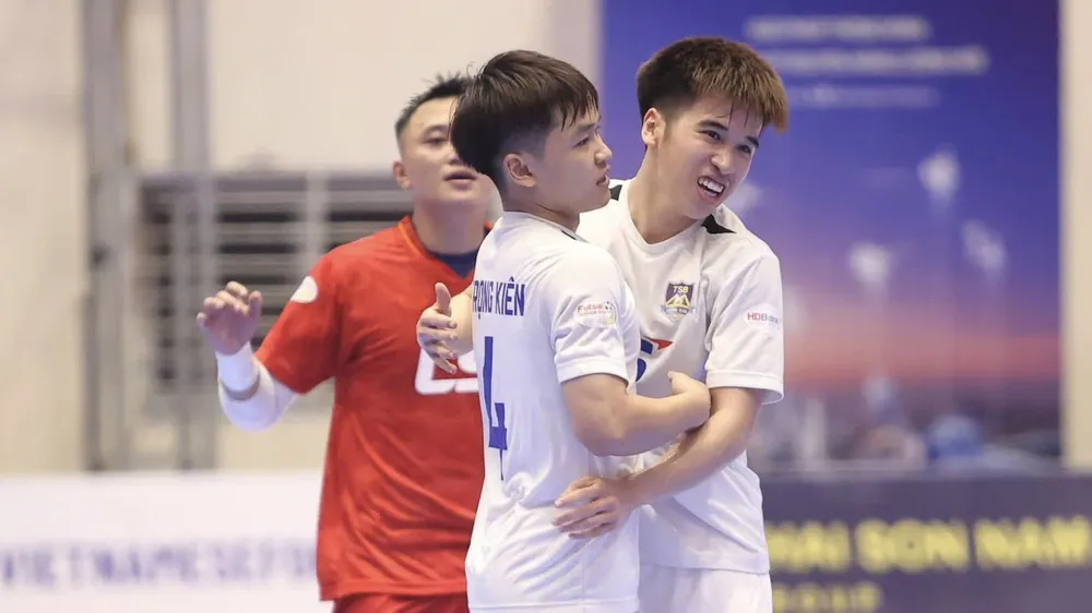 Niềm vui chiến thắng của các cầu thủ Thái Sơn Bắc. ẢNH: TÂM HÀ