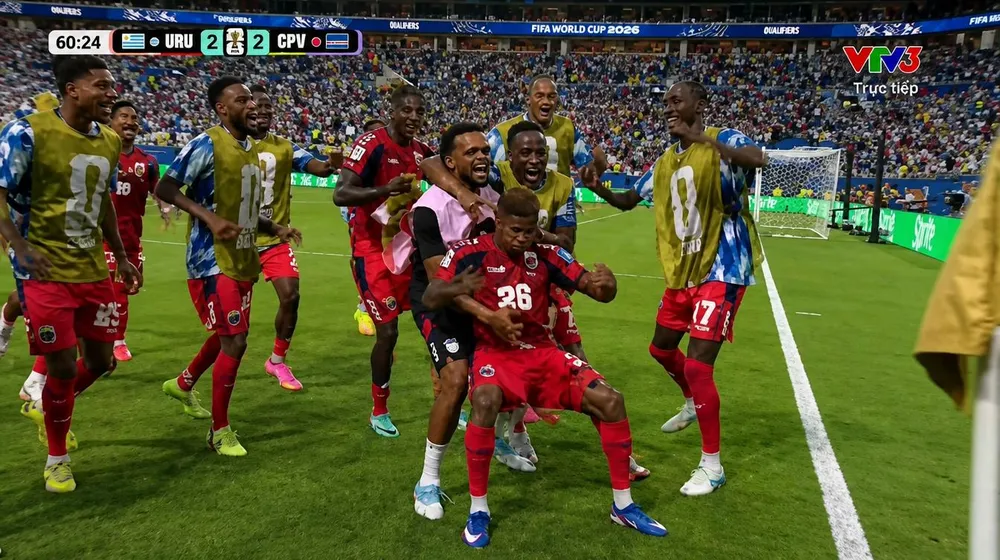 Các cầu thủ Cape Verde lần đầu tiên đoạt vé vào vòng đấu loại trực tiếp World Cup. ẢNH: VTV 