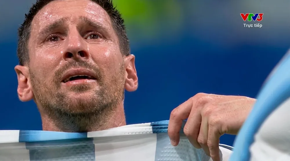 Messi bật khóc sau trận đấu đầy cảm xúc tại vòng 1/8 World Cup 2026. ẢNH: CHỤP MÀN HÌNH VTV