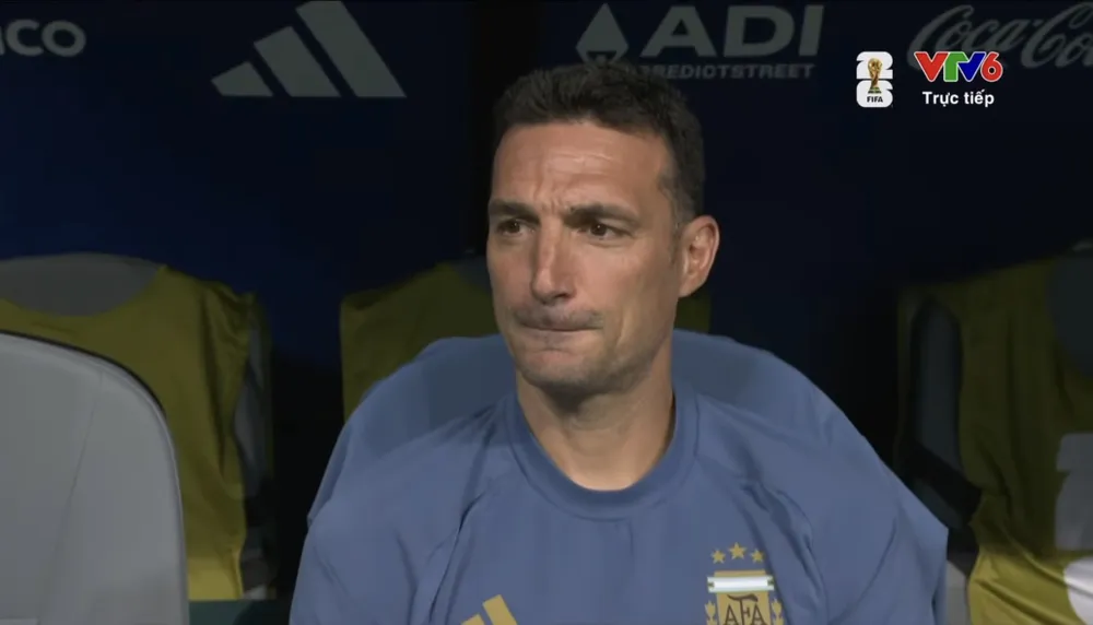 HLV Lionel Scaloni đã bật khóc khi cùng Argentina vào tứ kết World Cup 2026. ẢNH: CHỤP MÀN HÌNH VTV