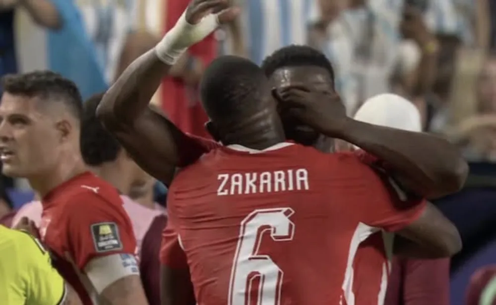 Tiền đạo Breel Embolo bật khóc