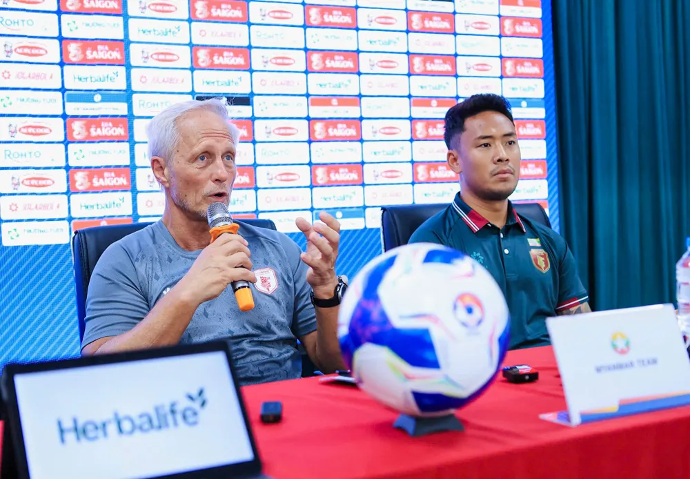 Tân HLV Jorn Andersen của Myanmar đánh giá cao đội tuyển Việt Nam. ẢNH: TÂM HÀ 