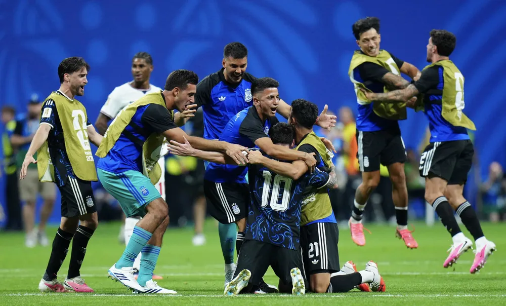 Các tuyển thủ Argentina khẳng định đá hết mình vì Messi và vì người dân. ẢNH: THX