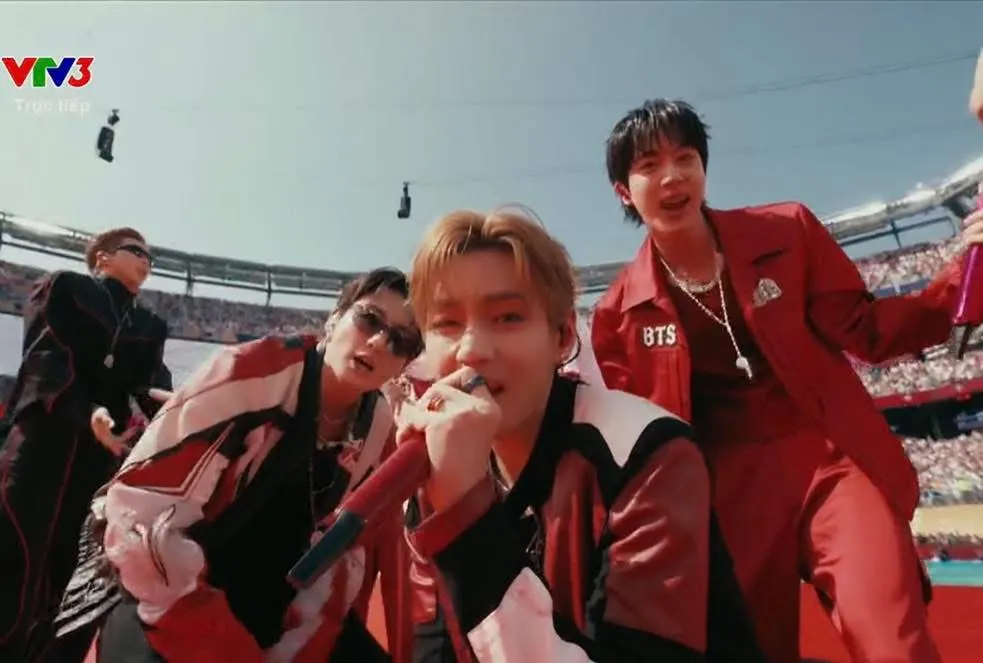 Nhóm nhạc Hàn Quốc BTS xuất hiện ở giờ nghỉ trận chung kết World Cup 2026. ẢNH: CHỤP MÀN HÌNH VTV