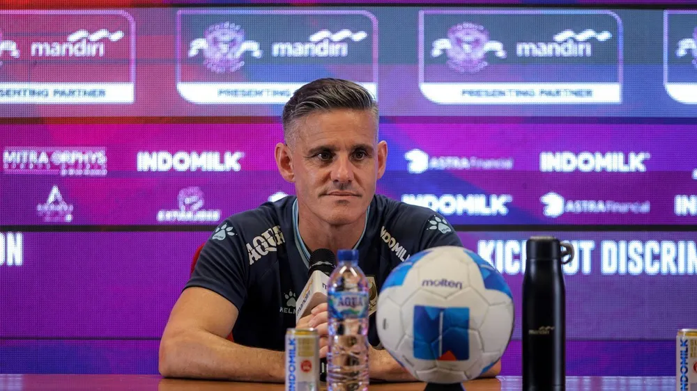HLV John Herdman dành sự tôn trọng đến tuyển Việt Nam. ẢNH: BOLA