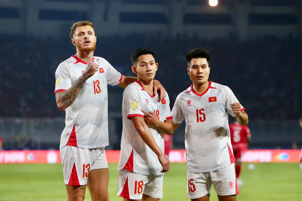 Đội tuyển Việt Nam giành chiến thắng thuyết phục 3-0 ngay trên sân của Indonesia. ẢNH: TÔ AN