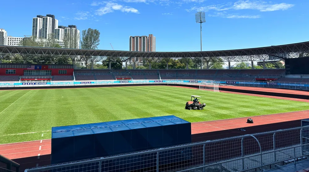 Sân Kuala Lumpur đang hoàn thiện những bước cuối cùng trước trận bán kết lượt đi ASEAN Cup 2026 giữa Malaysia - Việt Nam. ẢNH: TÂM HÀ 
