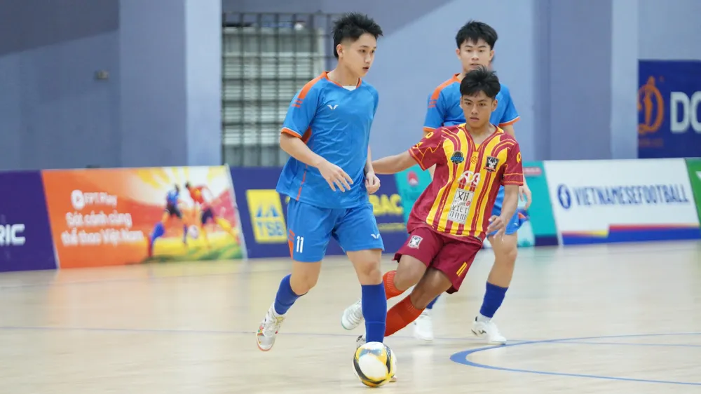 Các cầu thủ trẻ Thái Sơn Nam TPHCM (áo xanh) khởi đầu Giải Futsal U20 quốc gia 2026 bằng chiến thắng (ẢNH: TÂM HÀ)