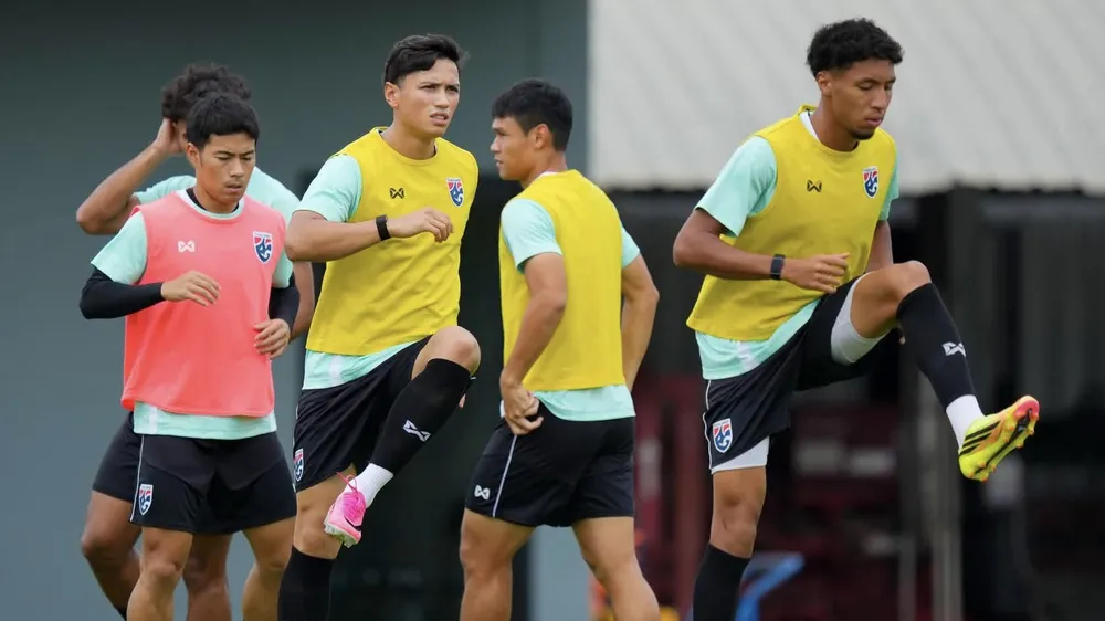Các cầu thủ Thái Lan hoàn thiện khâu chuẩn bị cho trận chung kết lượt đi ASEAN Cup 2026 với đội tuyển Việt Nam (ẢNH: SANTOS)