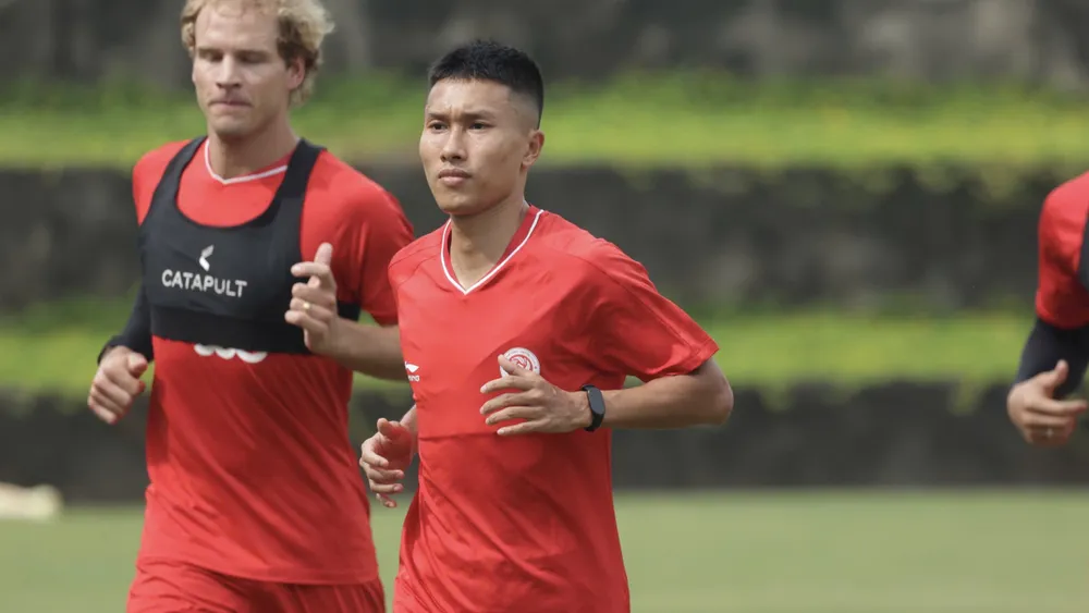 Tiền vệ Doãn Ngọc Tân lỡ trận đầu tiên tại V-League 2026-2027. ẢNH: THU HÀ 