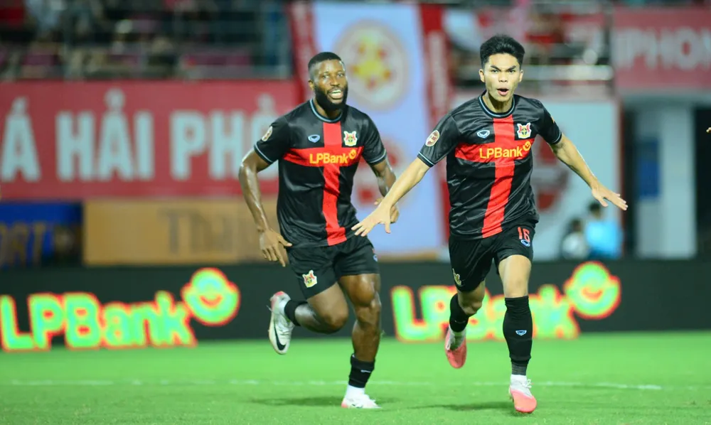 Các cầu thủ Ninh Bình có trận ra quân V-League 2026-2027 đầy ấn tượng (ẢNH: QUỲNH MAI)