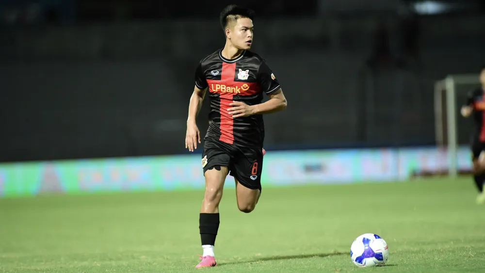 Tiền vệ Việt kiều Bulgaria Trần Thành Trung toả sáng ở vòng 1 V-League 2026-2027. ẢNH: VPF 