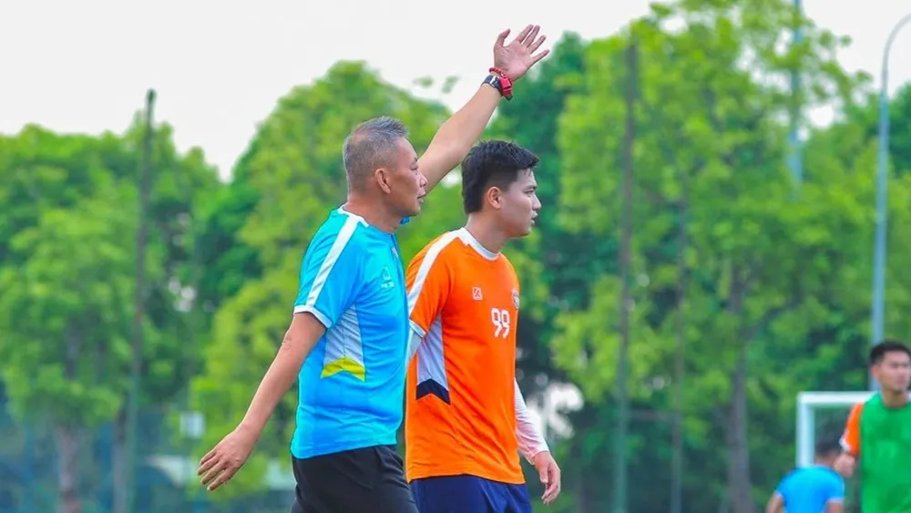 HLV Bùi Đoàn Quang Huy có màn ra mắt ấn tượng cùng Hưng Yên tại vòng 1 Giải hạng Nhất quốc gia 2026-2027. ẢNH: CLB 