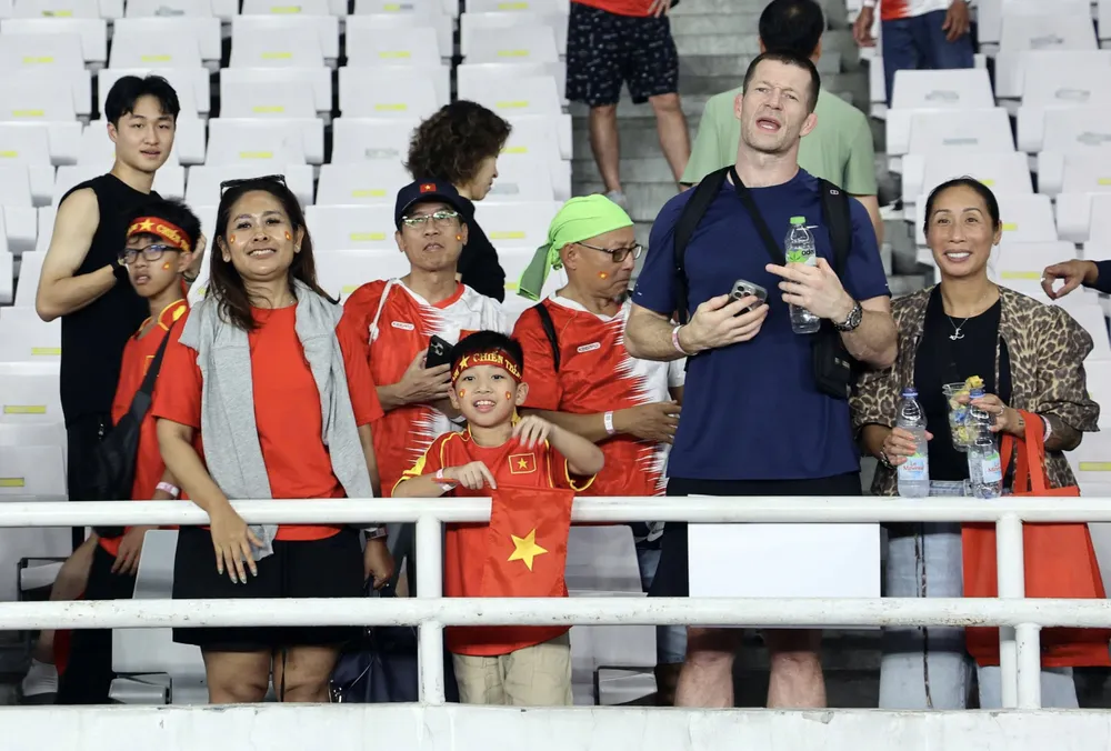 Cổ động viên Việt Nam mong muốn được cổ vũ cho thầy trò HLV Kim Sang-sik ở trận tranh hạng 3 FIFA ASEAN Cup 2026. ẢNH: ANH KHOA
