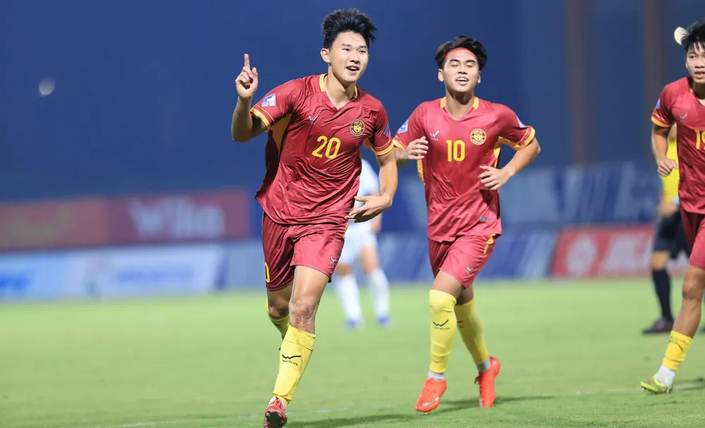 Các cầu thủ Hưng Yên tự tin bước vào trận cầu đinh với CAND. ẢNH: VPF 