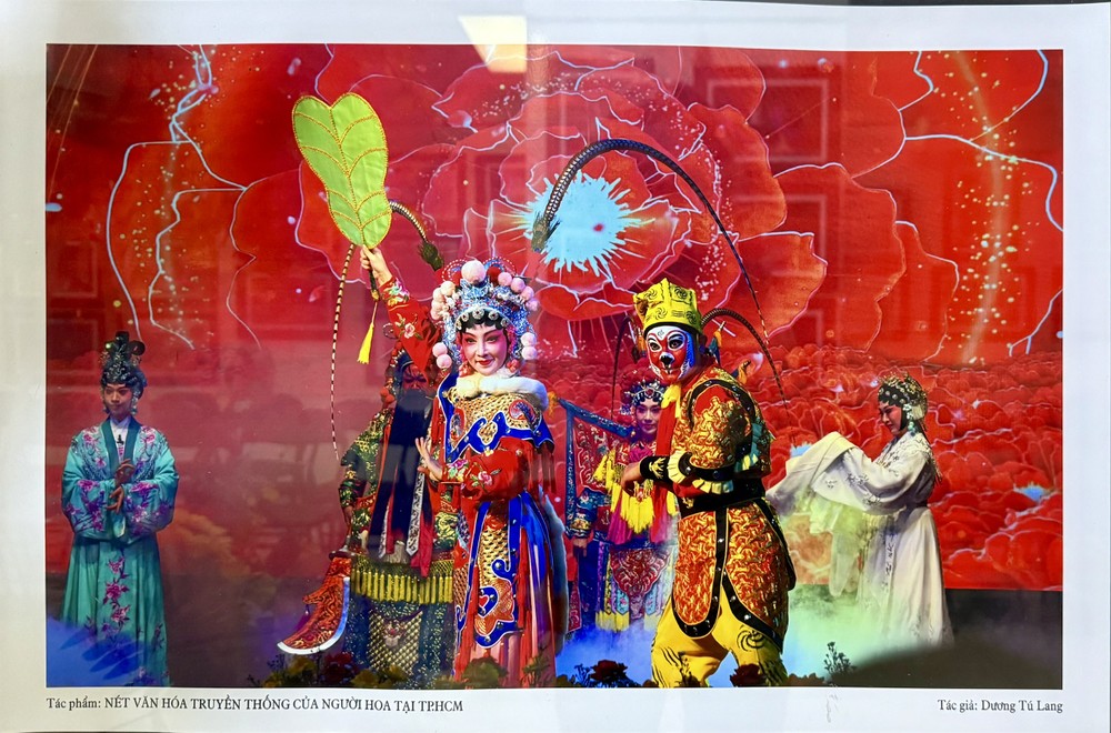 华人摄影家杨秀兰的《华人传统文化风采》作品。