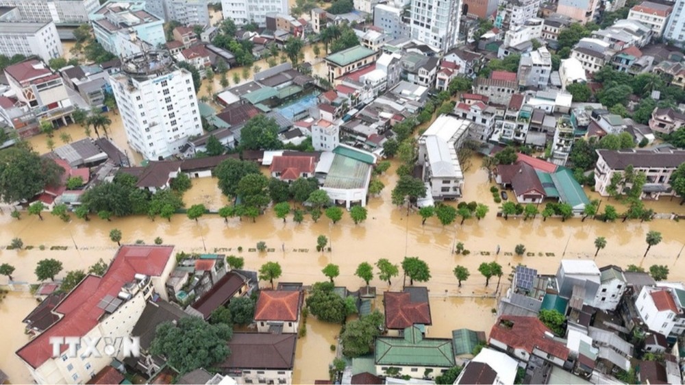 顺化市一片汪洋。