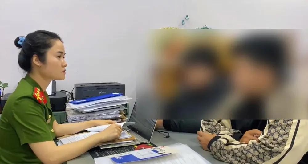 公安机关已查问在地滨城-仙泉铁1号线列车上殴打男保安的二人。