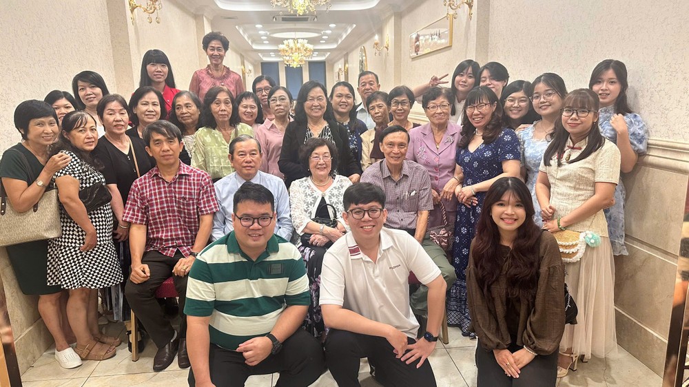 礼文华文中心欢庆教师节合照。