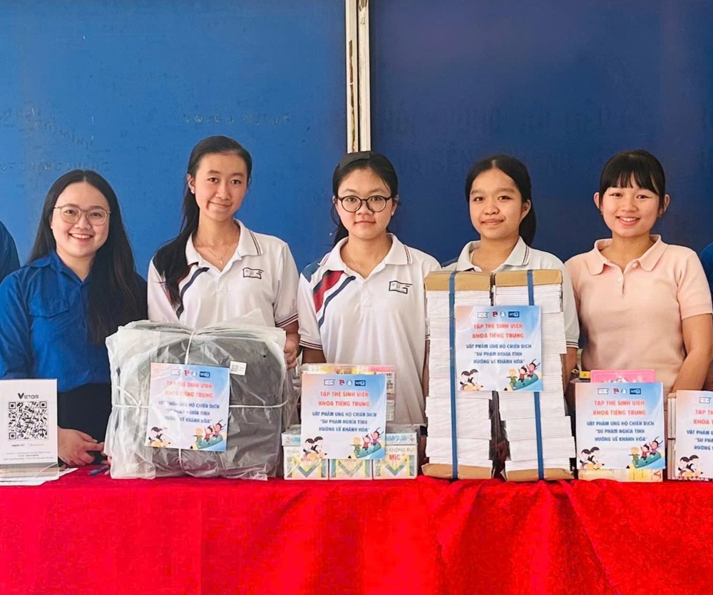 市师范大学中文系大学生积极发动为庆和省受洪涝学生募捐活动。