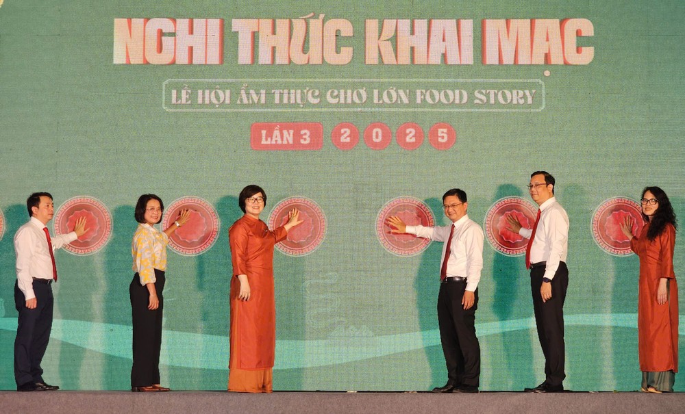 堤岸飲食节开幕仪式。