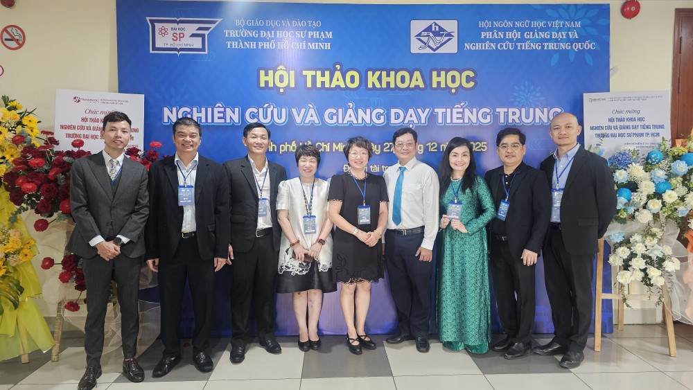 中文教学与研究科学研讨会在市师范大学举行。