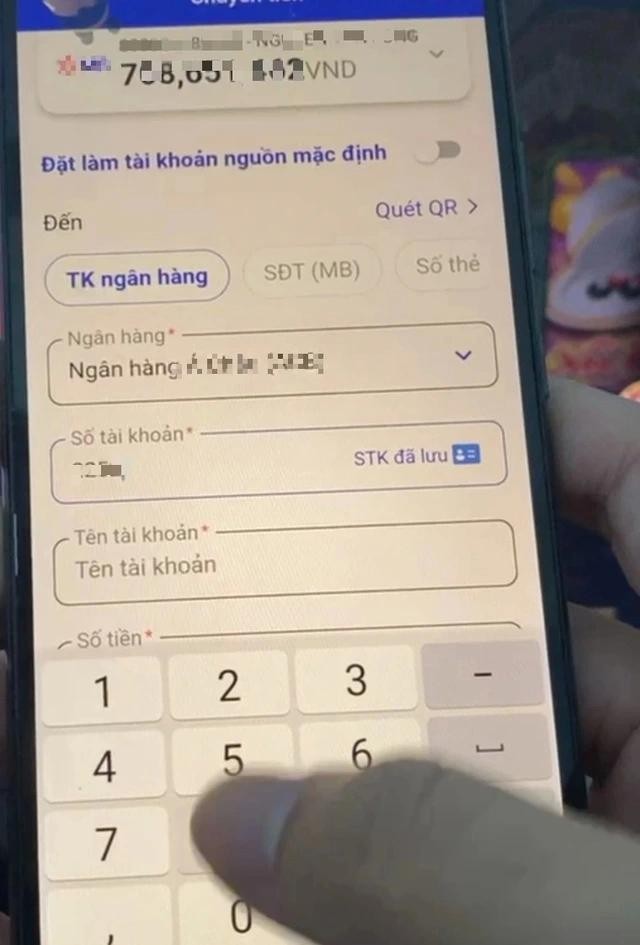 发布转账凭证、炫耀年终奖金等内容，存在泄露个人信息的风险，容易引起不法分子的注意。