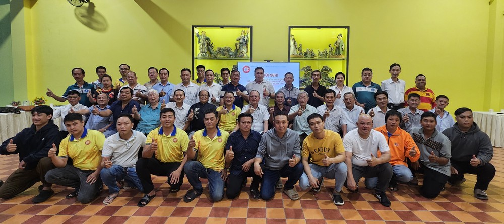 市龙狮协会与各队龙狮团合照。