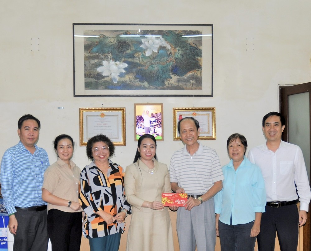 市委宣教与民运处走访市各民族文学艺术协会。