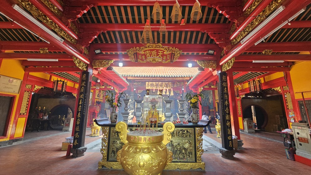 第二阶段前殿已修好。