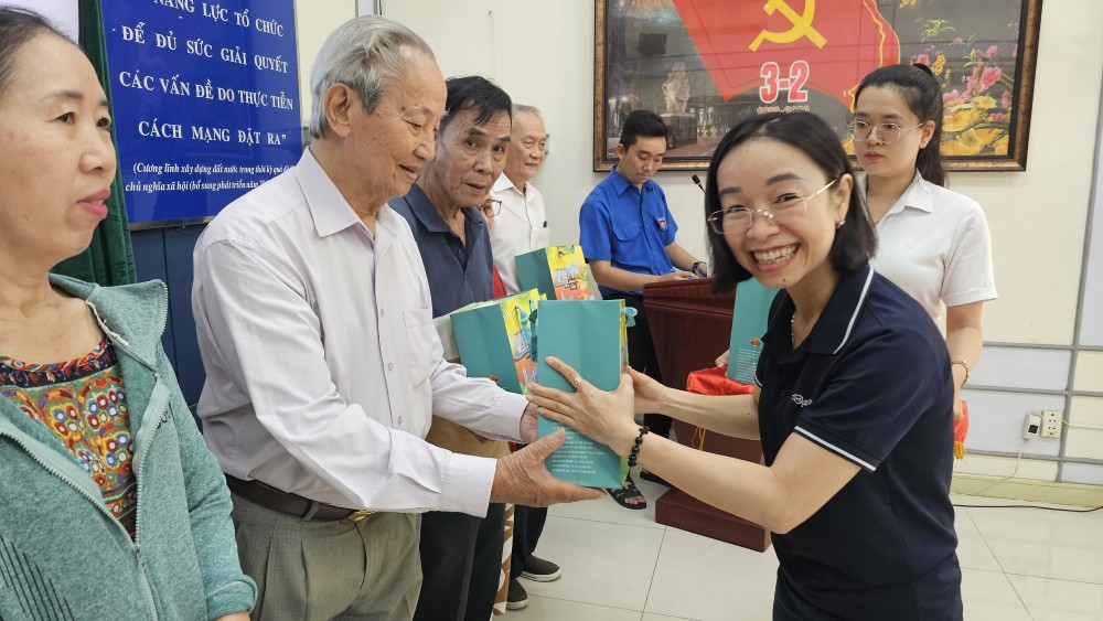 台商大发食品公司赞助“堤岸坊情义之春”活动。