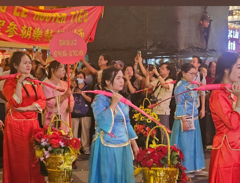 元宵节游行活动，每年吸引众大居民前来观看。