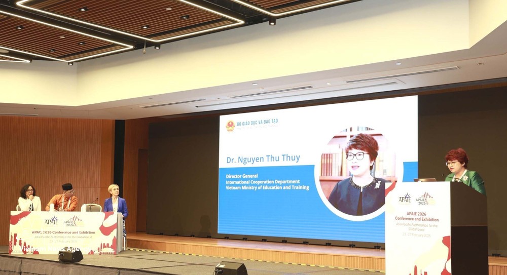 越南教育培训部国际合作司司长阮秋水在会议上发表讲话。