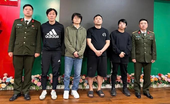 冒充日本警察实施诈骗的犯罪团伙成员。