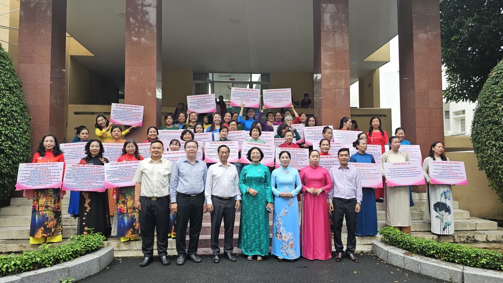 各街区妇女积极响应坊妇女会发起的爱国竞赛运动。