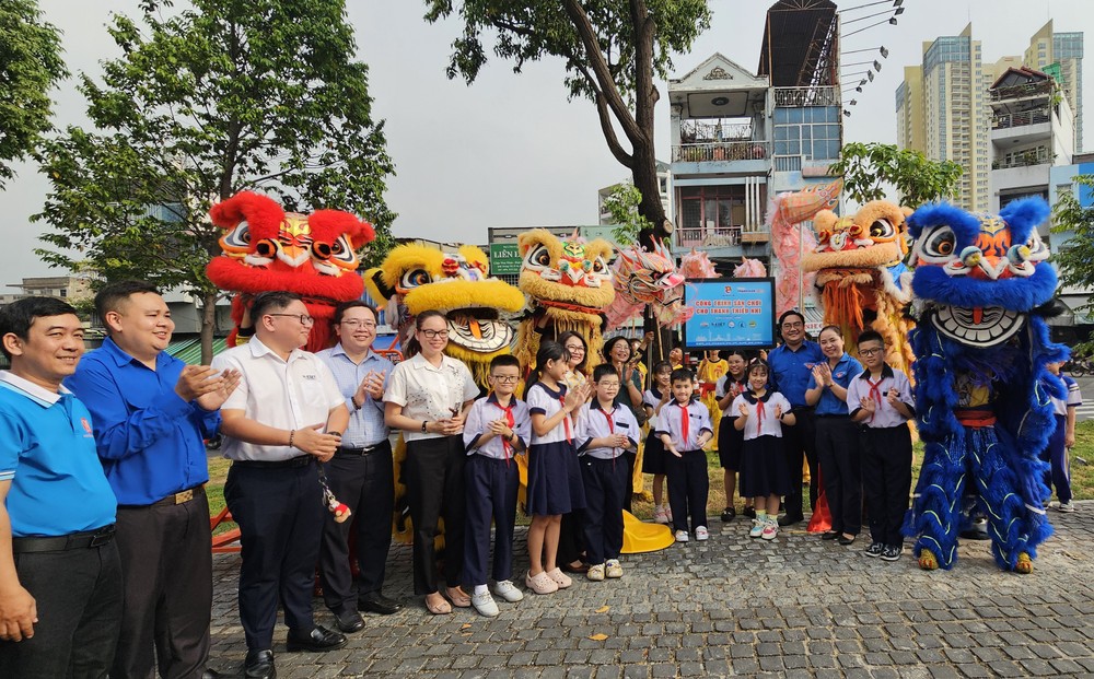 堤岸坊升龙公园隆重举行“青少年游乐场工程”落成与移交仪式。