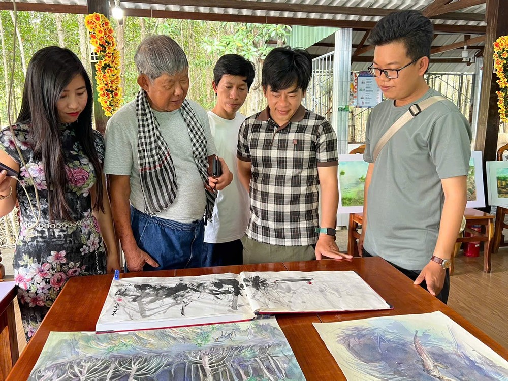 华人画家参加金欧创作营交流展。