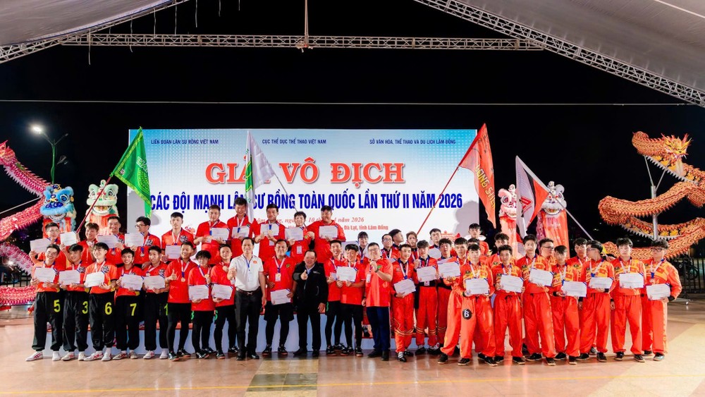 仁义堂代表胡志明市参加全国龙狮强队锦标赛勇夺多项冠军。